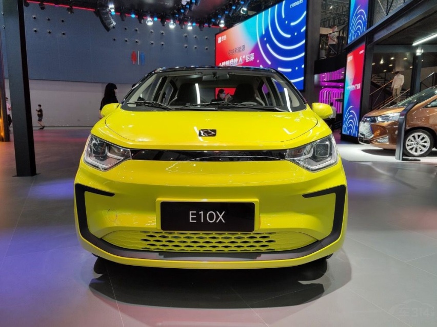 作为代步车QQ冰淇淋和思皓E10X 你会选择谁？