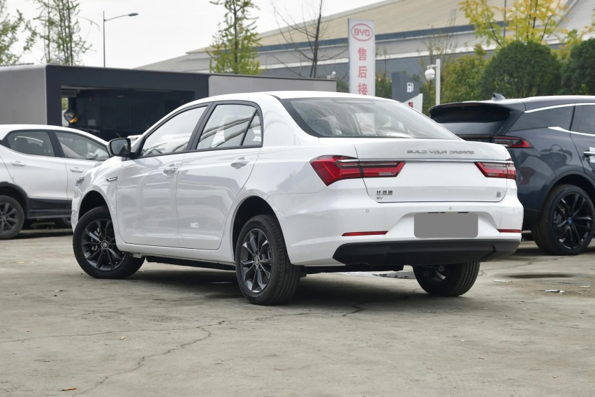 续航超过400km，外观设计时尚，起售15.24万，比亚迪秦EV怎么样
