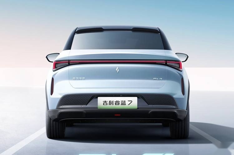 前卫个性的轿跑SUV 吉利睿蓝7售11.77万起