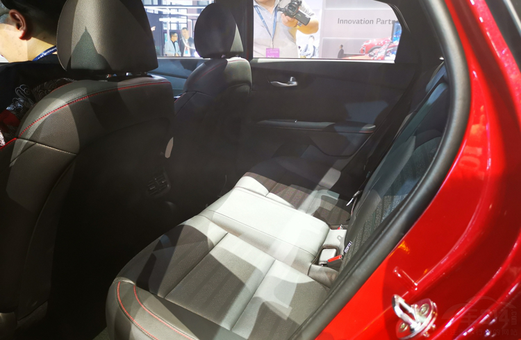 上海车展这两款A级车，谁才最适合家用？