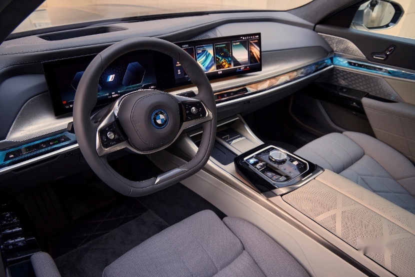 驾控还得是宝马，BMW i7奏响电动时代纯粹驾趣最强音