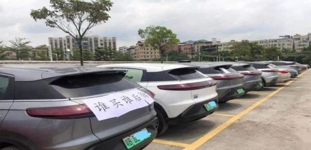 还没满月就成绝版 新款比你便宜还比你跑得多 小鹏你牛