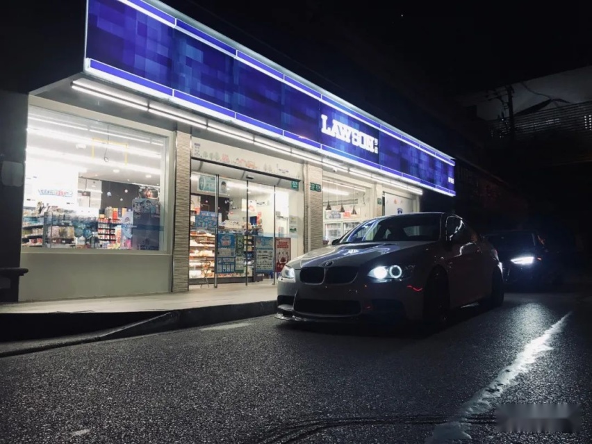 战斗格宝马M3 E92上路，感受下4.0升V8大排自吸的魅力