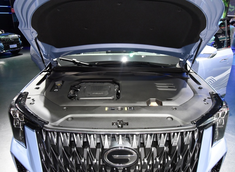 丰田THS加持的7座中型SUV 价格却完全不同 传祺GS8对比汉兰达