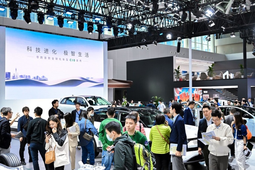 “非常惊艳”！零跑C10火爆广州车展，创新技术引发热烈反响