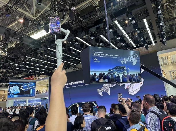 吉利7月销量飙升，新能源车成主力军，全球化步伐加速，你还在等什么？