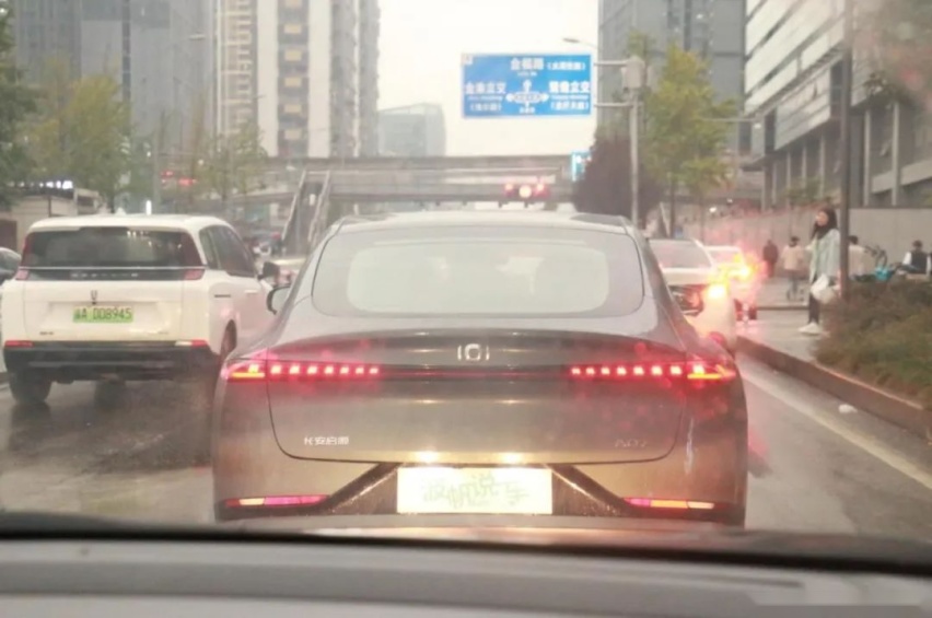车评人忙碌的一天，被长安启源A07的低能耗洗去了疲惫