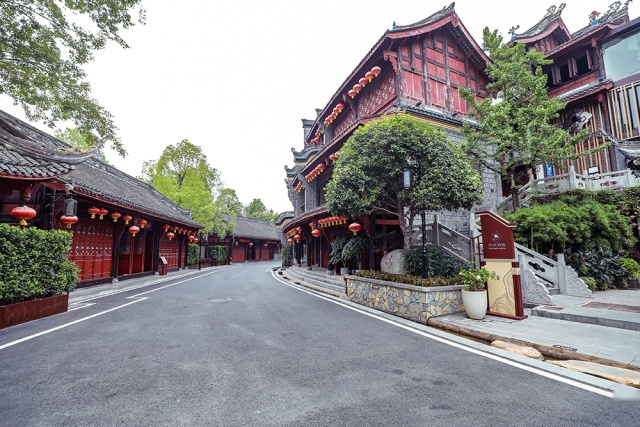 游重庆，别光顾打卡李子坝轻轨，比亚迪云巴沙坡站才是惊喜！