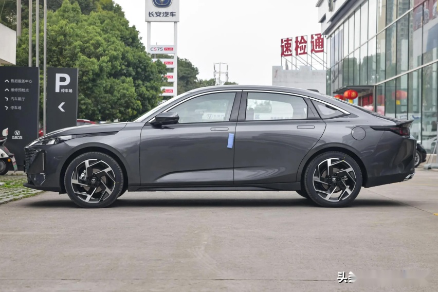10万级家轿怎么选？详解秦PLUS DM-i与长安逸达产品力与用车成本