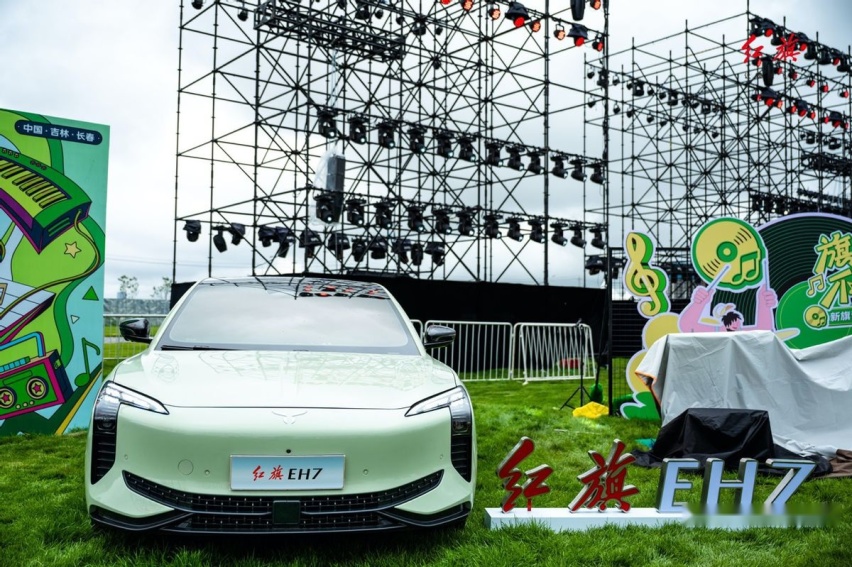 外观年轻10岁，零百加速3.5秒，全新红旗HS3 PHEV/EH7荣耀