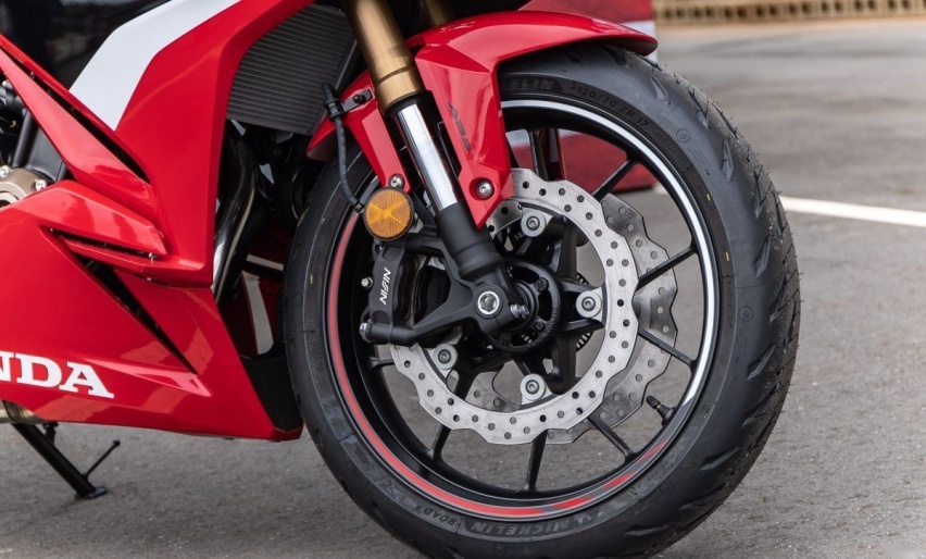 KTM RC390 vs同级仿赛，车型规格集评