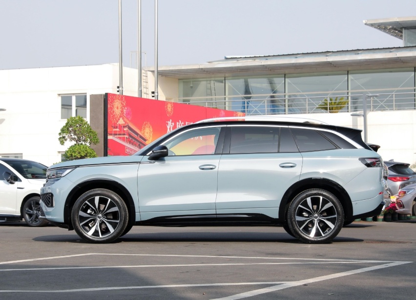 三款适合家用的中大型SUV，30万左右拿下，气场配置都跟得上