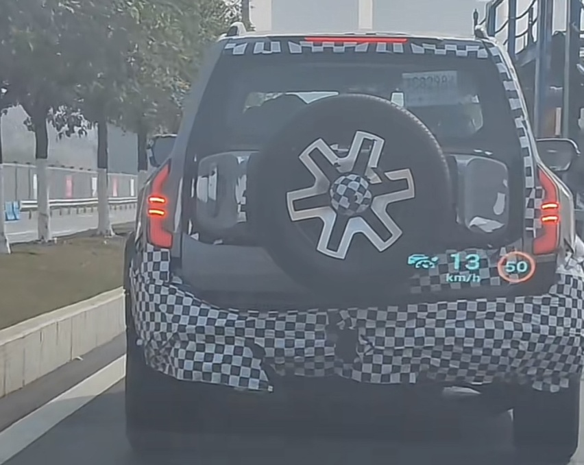 深蓝G318现身街头，大过豹5，配430马力+原地掉头，油耗6.78L