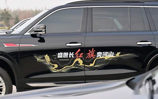 对标Q8、X7，红旗全新旗舰级SUV实车曝光，或搭载V8发动机