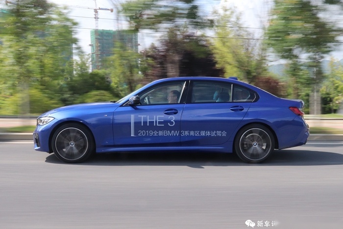 宝马 325Li首试：5系你……干嘛穿了3系的衣服
