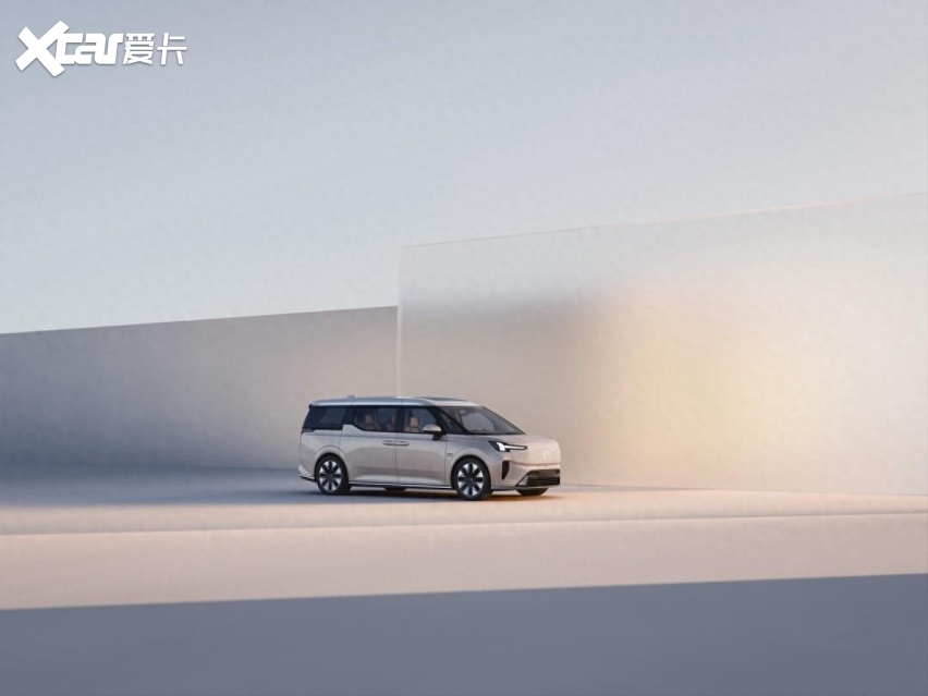 纯电豪华MPV，沃尔沃EM90全球首发，售价818000元
