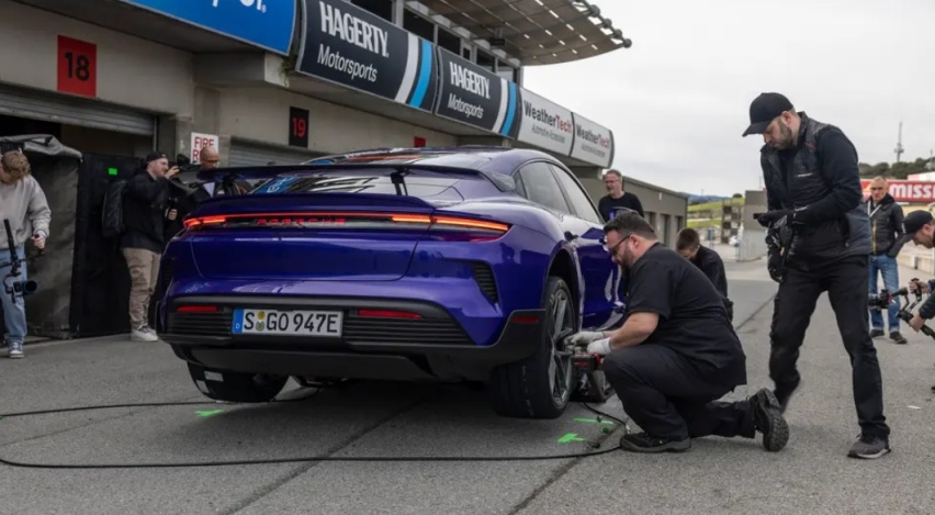 2025款保时捷Taycan Turbo GT，双电机超1100马力，