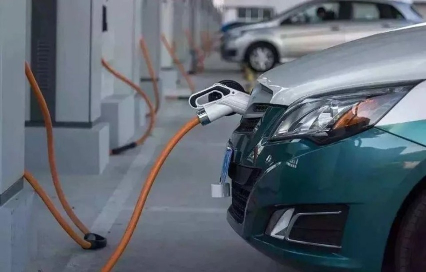 曹德旺炮轰电动车，李斌、何小鹏是他眼中的阿Q吗？