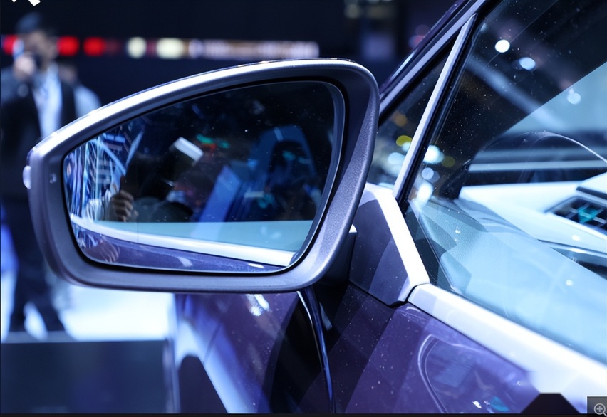 奥迪Q4 e-tron，不加油续航605公里，造型高级，不到30万起