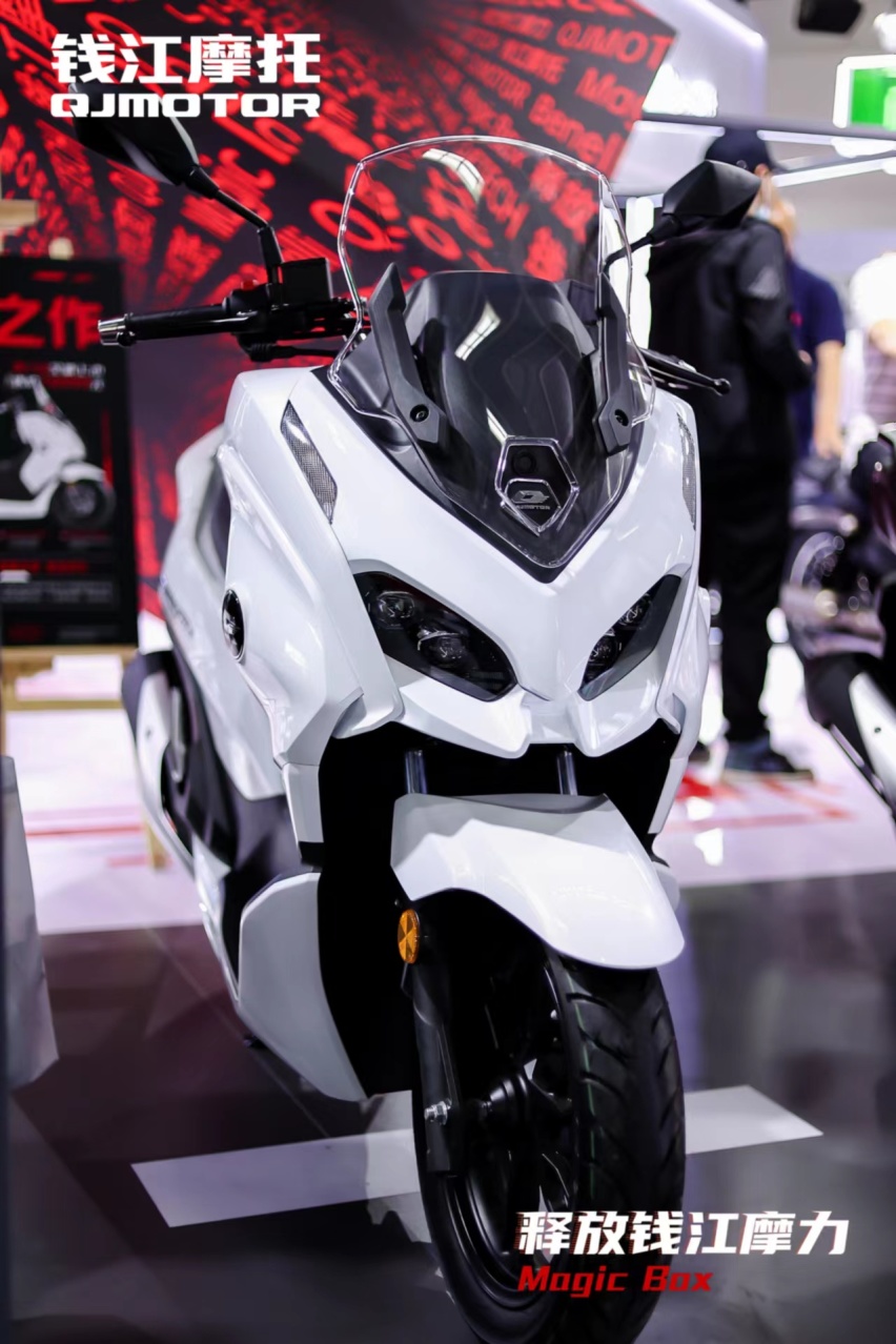 QJMOTOR携多车火爆出席北京国际摩托车展览会