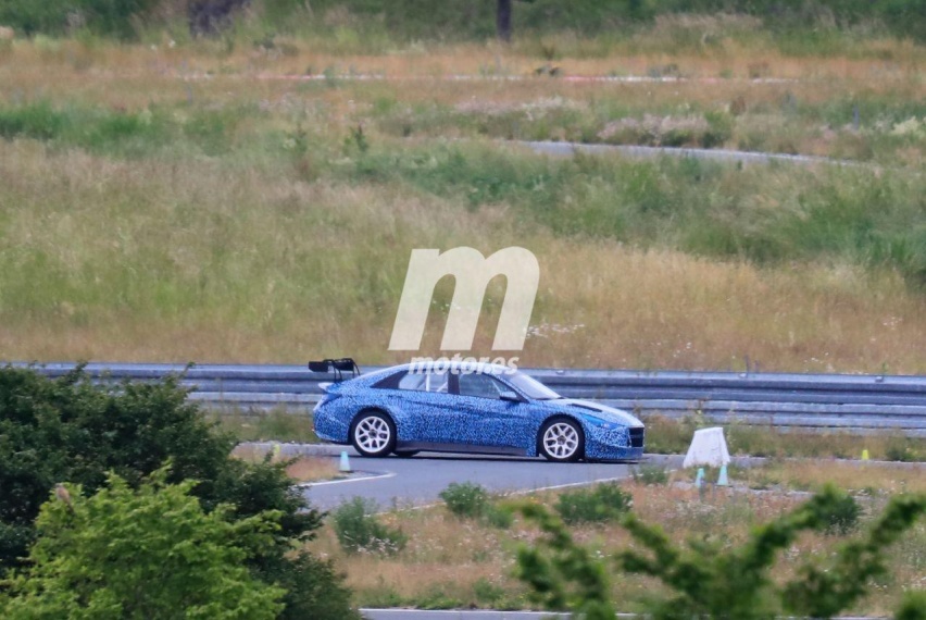 领克最强对手？两厢变三厢，现代伊兰特TCR赛车谍照亮相
