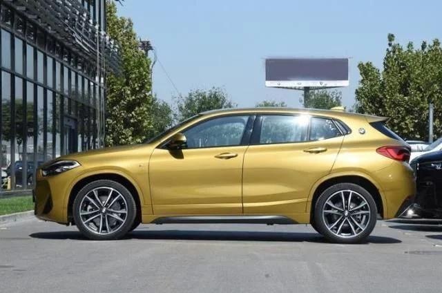 20万就能开回家的BBA豪华紧凑SUV,这两款怎么选?
