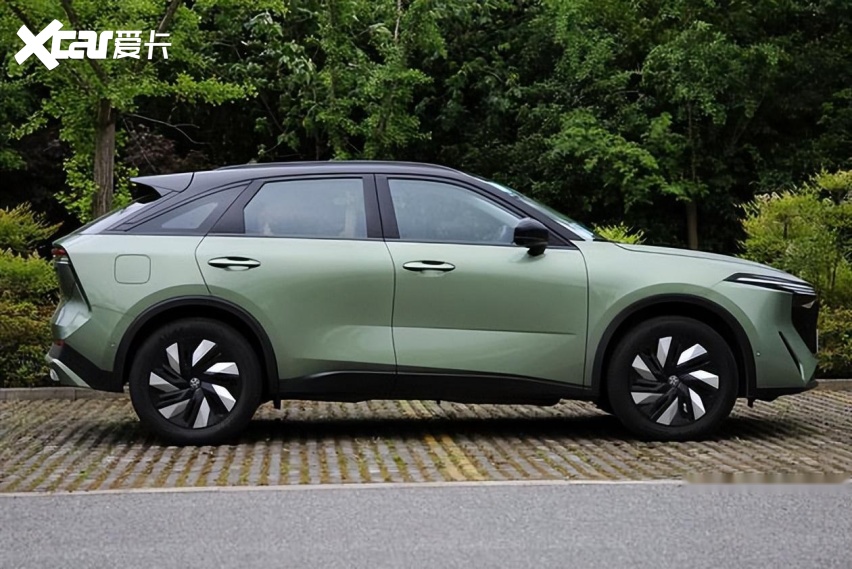 外观方面,新车整体延续现款燃油版车型设计,采用启辰全新设计语言