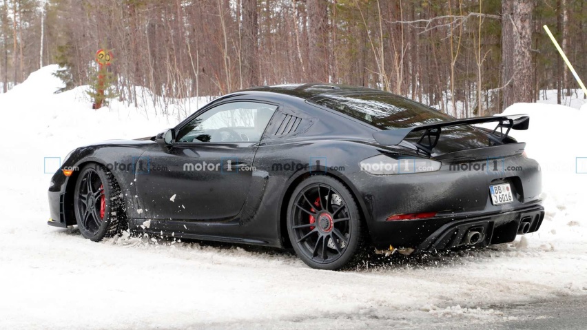 保时捷718 Cayman GT4 RS谍照，套件优化