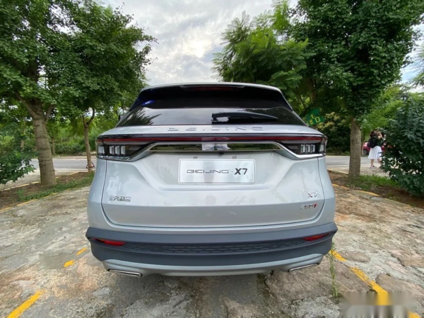 试BEIJING-X7，强劲性能覆盖全速段，科技安全保障驾控