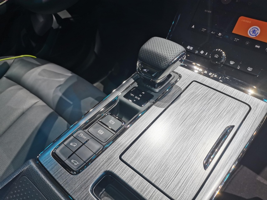 2021上海车展实拍：新款上汽荣威RX5 PLUS