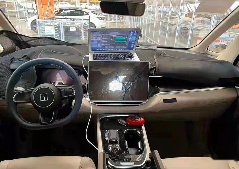 极氪009实车谍照曝光 有望年内正式发布 续航或超700km