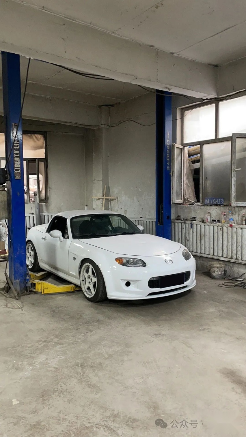 小姐姐打造竞技走街范马自达MX-5，竟是被男友带入的