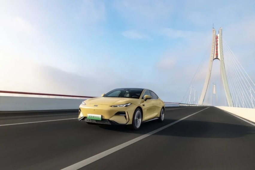 限时优惠5万，小鹏 P7i 鹏翼性能版能入手了吗？