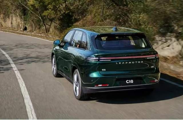 试驾零跑C10 中型SUV12.88万起 更多升级更多诚意