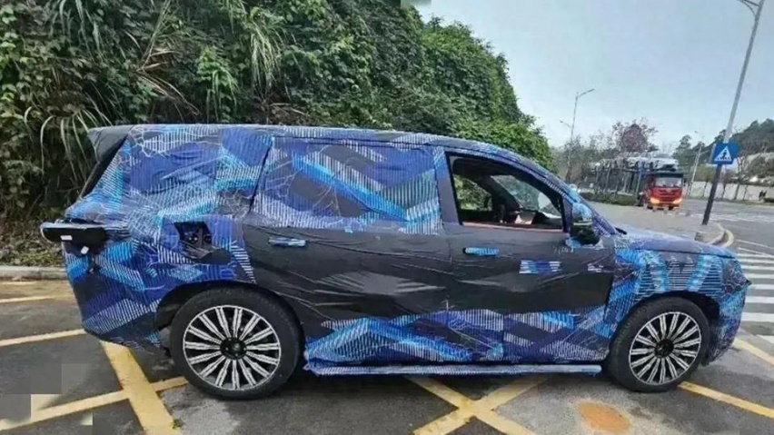 腾势N9路测曝光，底盘上限比华为高，空间比问界M9大？