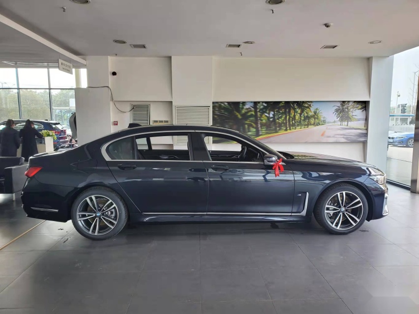 落地80万左右的宝马730Li，一年养车多少钱？不低于这个数就行
