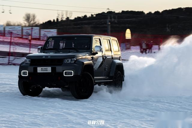 雪道飞驰 体验BJ40冰雪双雄