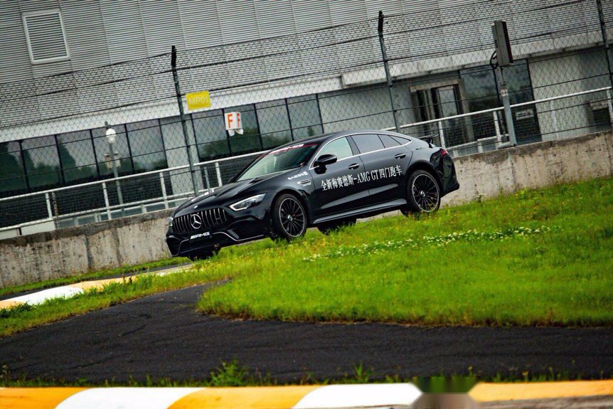 雷厉·风行 试驾AMG GT 四门跑车