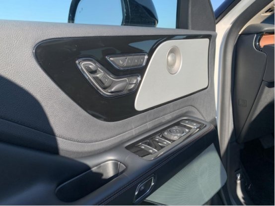全系标配3.0T V6发动机——陆地上的“飞行器”