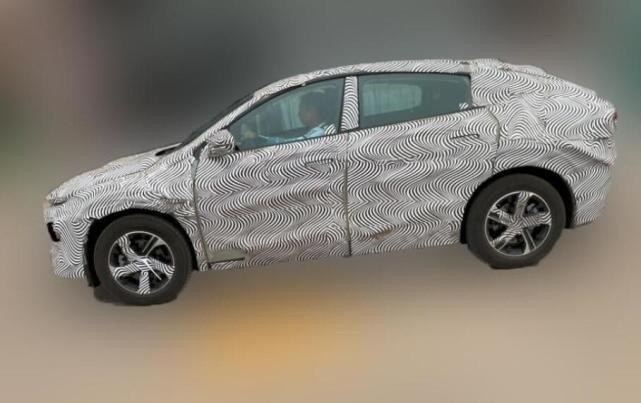 酷似Model Y！2023年亮相，小鹏全新轿跑SUV路试谍照曝光