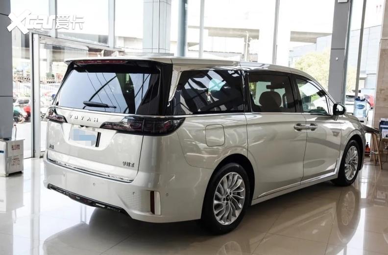 都是实力型选手，想买自主高端MPV，选岚图梦想家还是腾势D9？