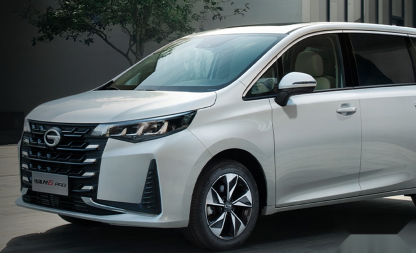 又一7座MPV“杀疯了”！18万实力降至11万，7.2L油耗