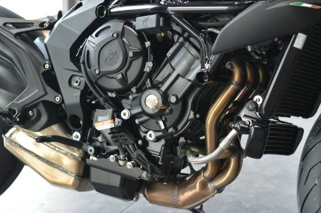 最便宜的MV奥古斯塔 Brutale 800 Rosso到店实拍