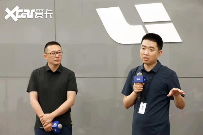 理想汽车创始人、董事长兼CEO 李想（右） 理想汽车联合创始人兼总裁 沈亚楠（左）