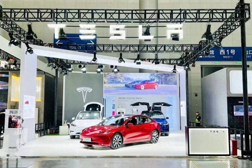 卉眼识车|特斯拉Model3焕新版闪耀合肥国际车展引围观