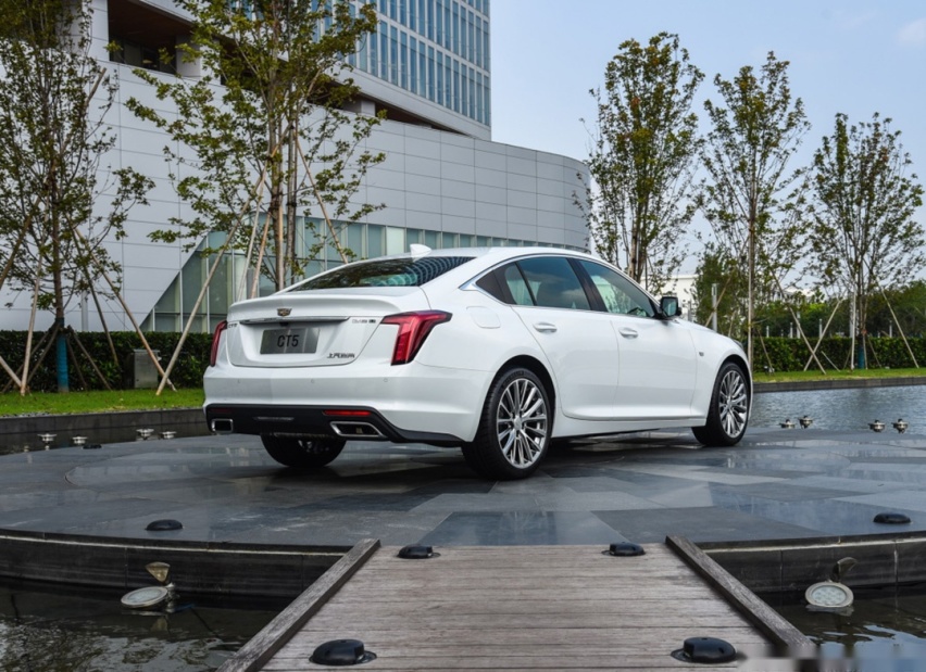 2.0T＋10AT，售价27.97万起，这款超帅后驱新车上市