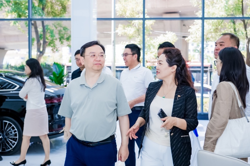 比亚迪王总裁一行莅临环耀集团王朝网天津盛宇4S店