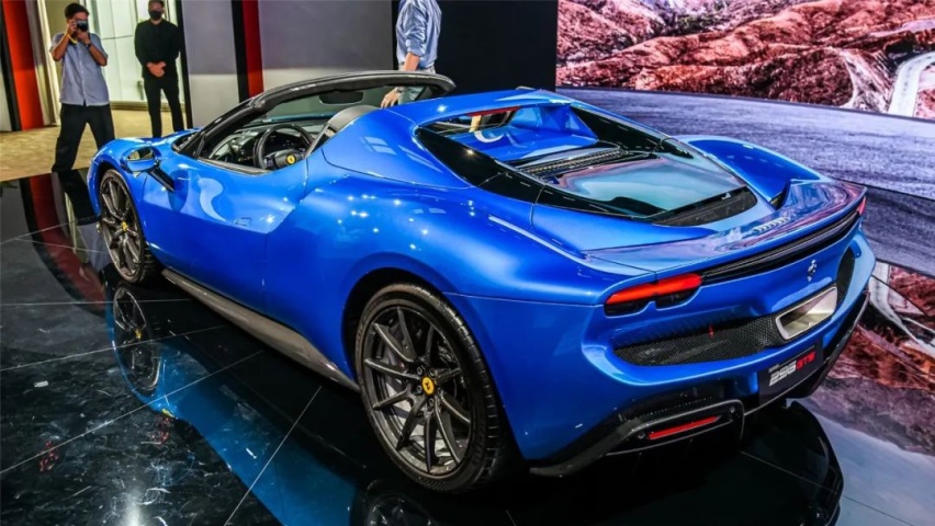 体验法拉利296GTS：这是我离梦想最近的一次