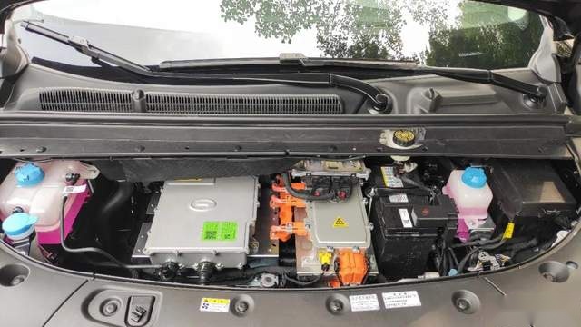 试驾AION V Plus充电5分钟就能续航207km？堪称空间魔术师