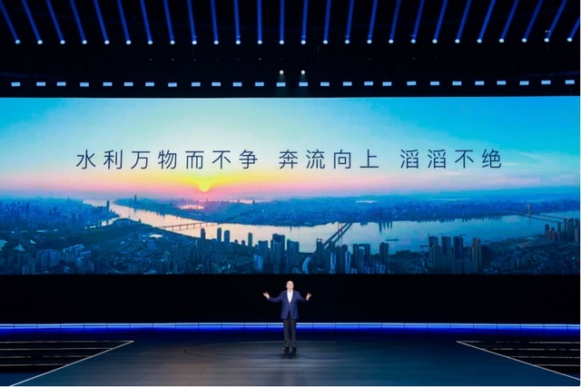 直降近7万，新岚图FREE应对“价格战”，新能源国家队降维打击？